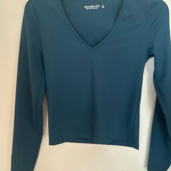 Abercrombie teal long sleeve v neck soft a & f top size S - Picture 8 of 11